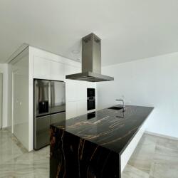 Modern Apartment In Agios Tychonas